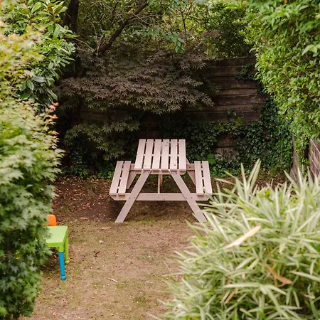 شقة Bright 4br With Garden With Free Parking And Sleeps Up To 9