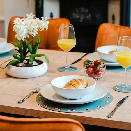 Bright 4br With Garden With Free Parking And Sleeps Up To 9 * مانشستر