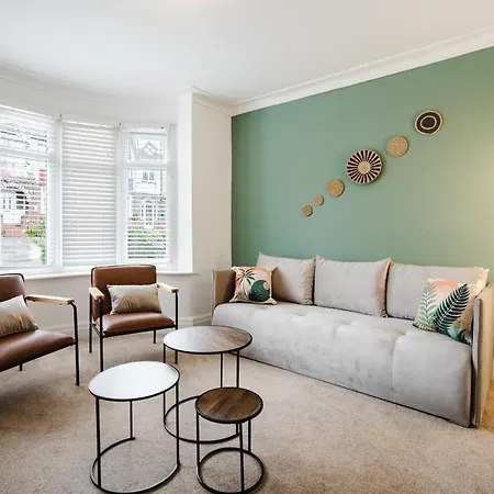 Apartmán Bright 4br With Garden With Free Parking And Sleeps Up To 9 Manchester