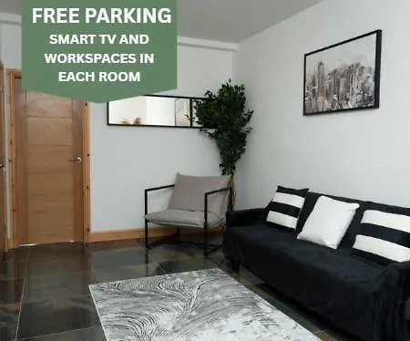 Semesterbostad 4-Bed Contractor Team Home - Free Parking - M60 Access - 3 Bathrooms - Free 1-Hour Early Check-In Or Late Check-Out *