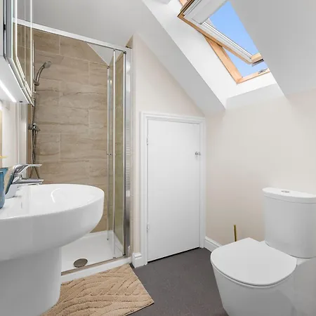 4 Bedroom House In Appartement *