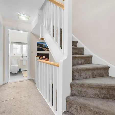 4 Bedroom House In Apartment *