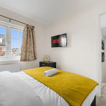 4 Bedroom House In Manchester