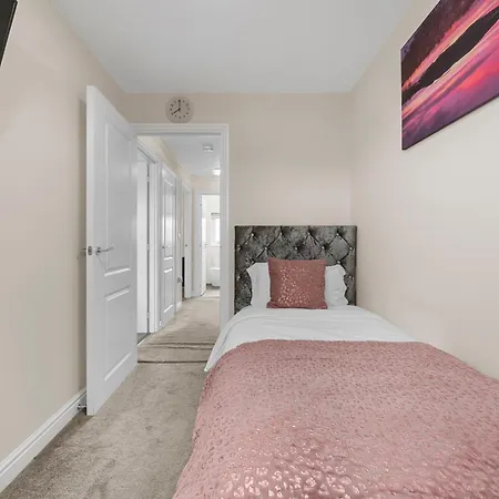 4 Bedroom House In Apartment