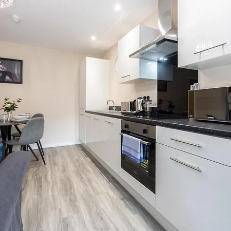 Salford - 1 Bed - Free Parking - Fast Wi Fi By Av Hughes דירה מנצ'סטר