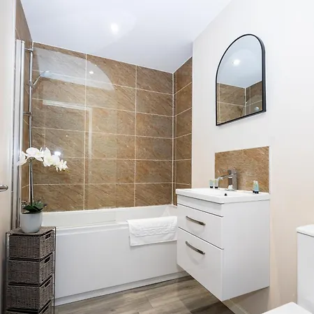 Apartman Salford - 1 Bed - Free Parking - Fast Wi Fi By Av Hughes