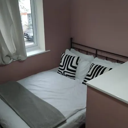 Feriehus Chic 4bd Abode - Free Parking - Snooker Manchester