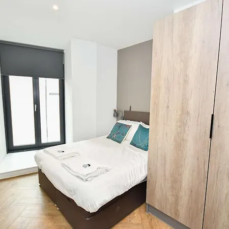 Spacious 2bed Flat W Security *