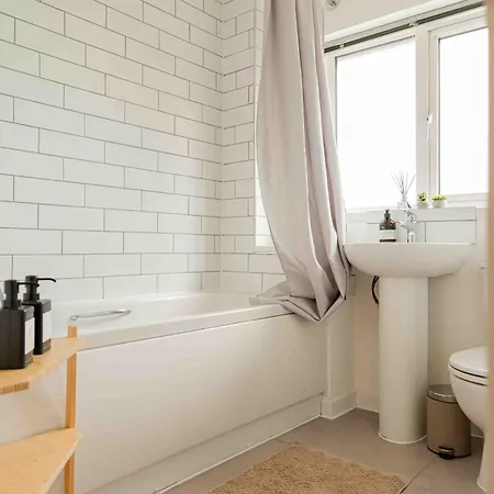 Nyaraló S Veranda - Near Lidl & Bus -4 Bed 6 Sleep Manchester