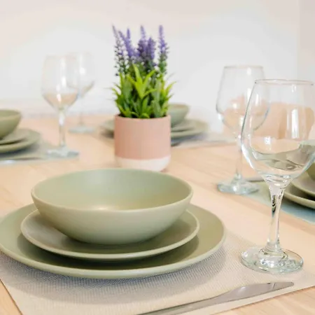 S Veranda - Near Lidl & Bus -4 Bed 6 Sleep מנצ'סטר