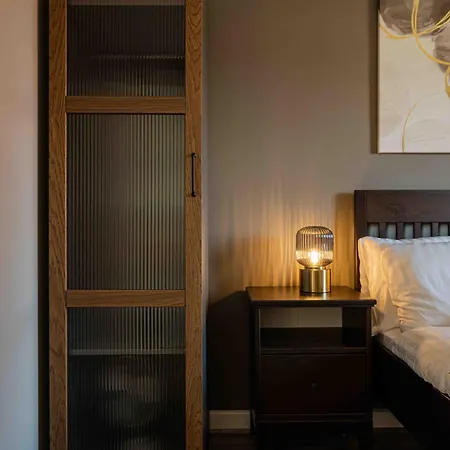 S Veranda - Near Lidl & Bus -4 Bed 6 Sleep Nyaraló