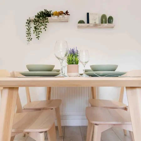 Nyaraló S Veranda - Near Lidl & Bus -4 Bed 6 Sleep *