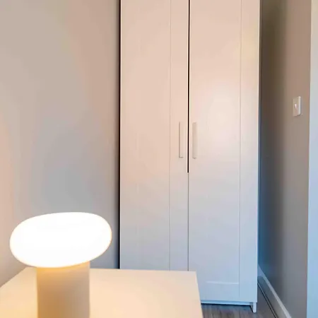 S Veranda - Near Lidl & Bus -4 Bed 6 Sleep Manchester