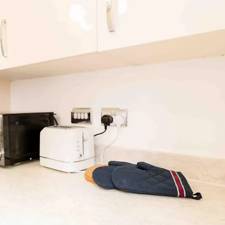 S Veranda - Near Lidl & Bus -4 Bed 6 Sleep מנצ'סטר