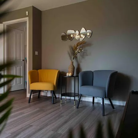 S Veranda - Near Lidl & Bus -4 Bed 6 Sleep בית נופש *