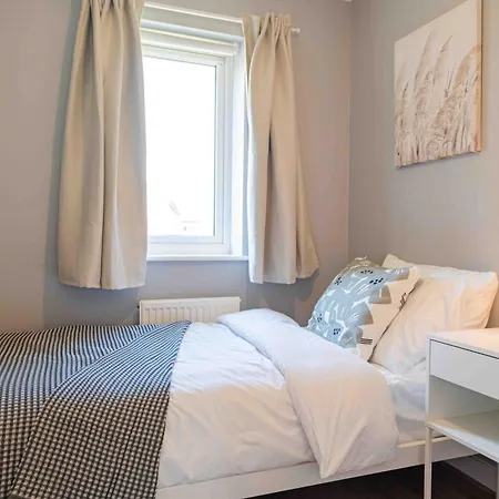 Nyaraló S Veranda - Near Lidl & Bus -4 Bed 6 Sleep *