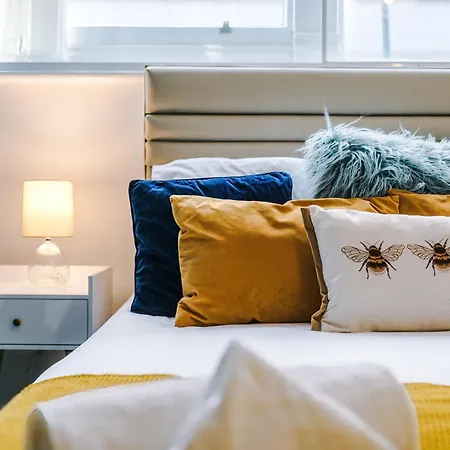 Cosy 2br In Center - With Wifi, Kitchen & Parking Apartmán