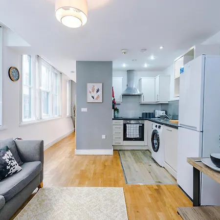 Cosy 2br In Center - With Wifi, Kitchen & Parking Mánchester