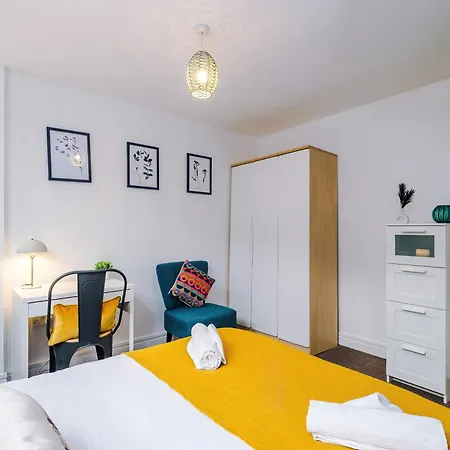 Apartamento Cosy 2br In Center - With Wifi, Kitchen & Parking *