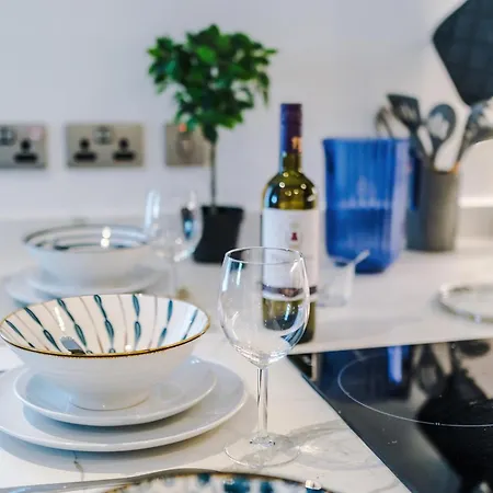 Duplex In Salford, 2br&2ba, Full Kitchen מנצ'סטר