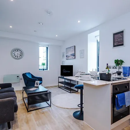 Duplex In Salford, 2br&2ba, Full Kitchen דירה *