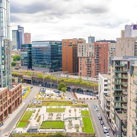 Duplex In Salford, 2br&2ba, Full Kitchen マンチェスター