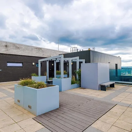 Duplex In Salford, 2br&2ba, Full Kitchen