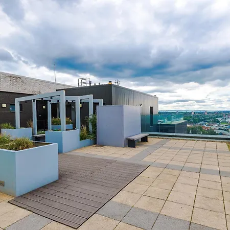 Duplex In Salford, 2br&2ba, Full Kitchen *