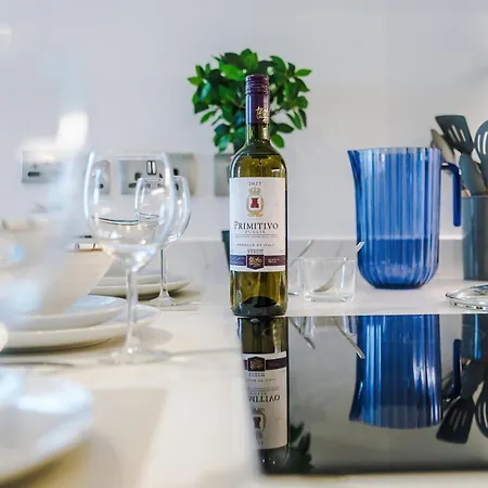 Duplex In Salford, 2br&2ba, Full Kitchen