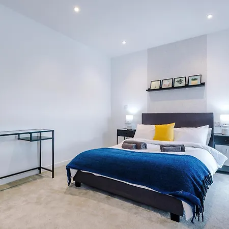 Duplex In Salford, 2br&2ba, Full Kitchen Appartement