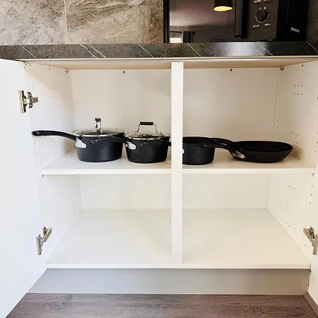 Spacious 4 Bed Near Metrolink Whitefield *