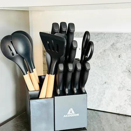 Spacious 4 Bed Near Metrolink Whitefield * Manchester