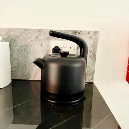 Hébergement de vacances Spacious 4 Bed Near Metrolink Whitefield Manchester