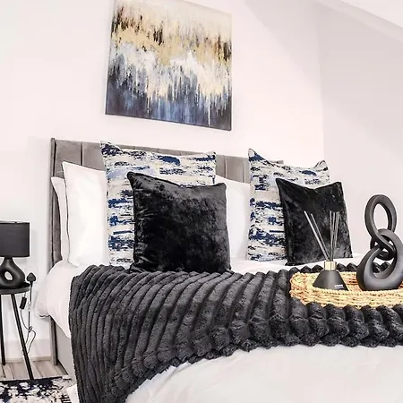 The Modern 1br Near Etihad Stadium & Coop Live Apartment *