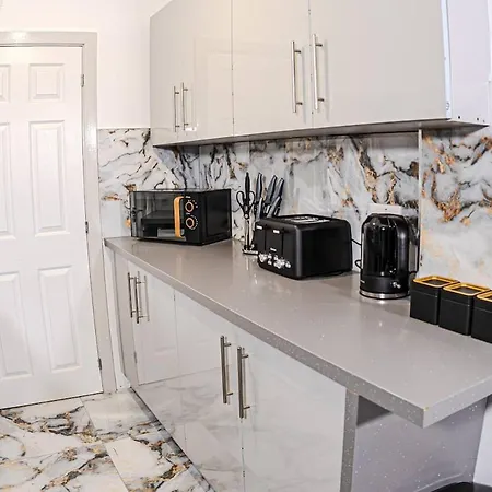 Apartment The Modern 1br Near Etihad Stadium & Coop Live