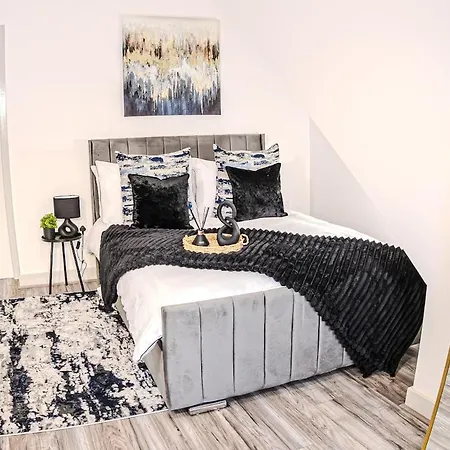 Modern 1 Bed Near Etihad Stadium & Coop Live * Manchester