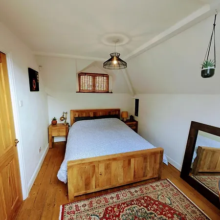 Detached House With Gated Parking In Whalley Range, Near Centre