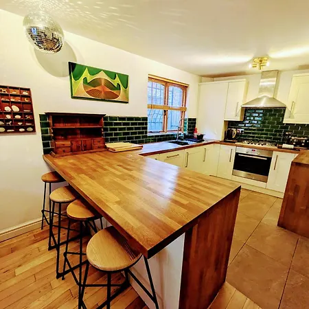 Detached House With Gated Parking In Whalley Range, Near Centre