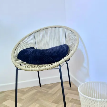 Elite Service 5min To Tram, Direct To Manchester, 5 Min Drive To High Street & M60 J17 Apartamento