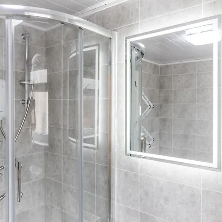 Modern 3bd House - Free Parking - Fast Wifi شقة مانشستر