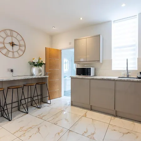 Perfect Stylish 2 Bed In Stockport *