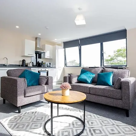 Contemporary & Bright 2 Bed Манчестер