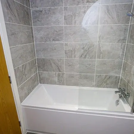 Contemporary & Bright 2 Bed Apartament