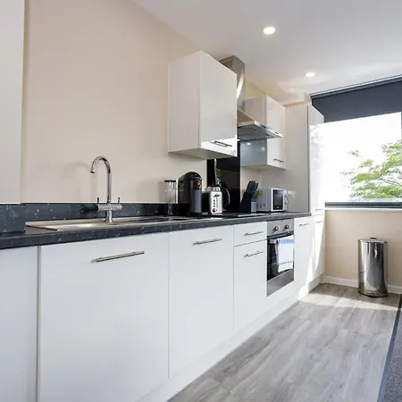 Contemporary & Bright 2 Bed Апартаменты