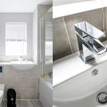 Holiday home Modern 4-bdr House + Parking | Walk To Centre Manchester