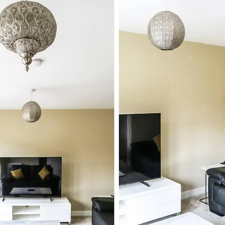 Holiday home Modern 4-bdr House + Parking | Walk To Centre