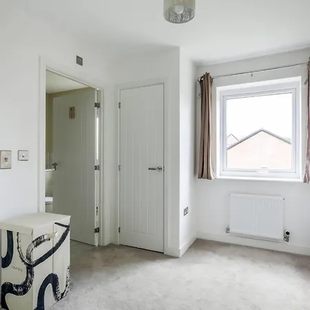 Holiday home Modern 4-bdr House + Parking | Walk To Centre Manchester
