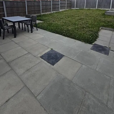 Holiday home Modern 4-bdr House + Parking | Walk To Centre Manchester