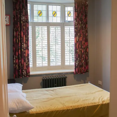 Whalley Range Gem: Elegant 3-bed Edwardian Semesterbostad Manchester