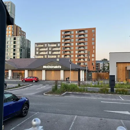Tj Luxe Salford مانشستر